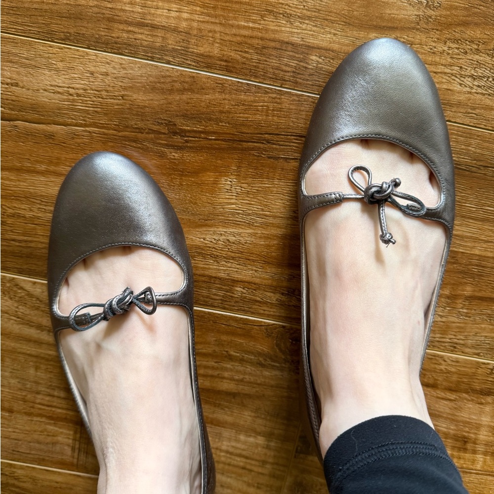 Elegant Metallic Ballet Flats with bow